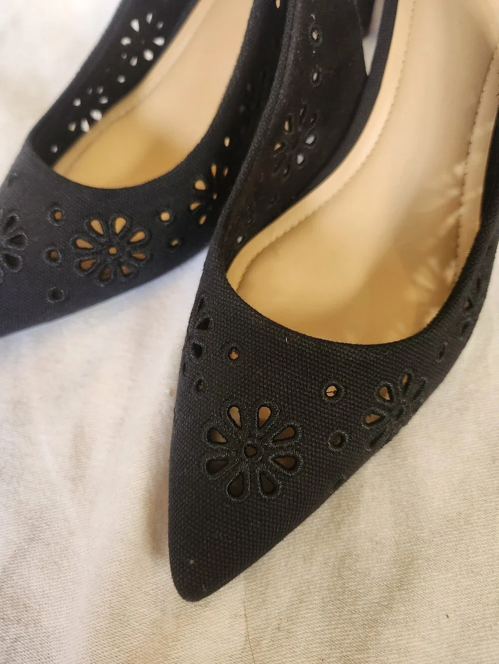 On 34th Black Slingback Pointed Toe Kitten Heels Eyelet Size 8.5M